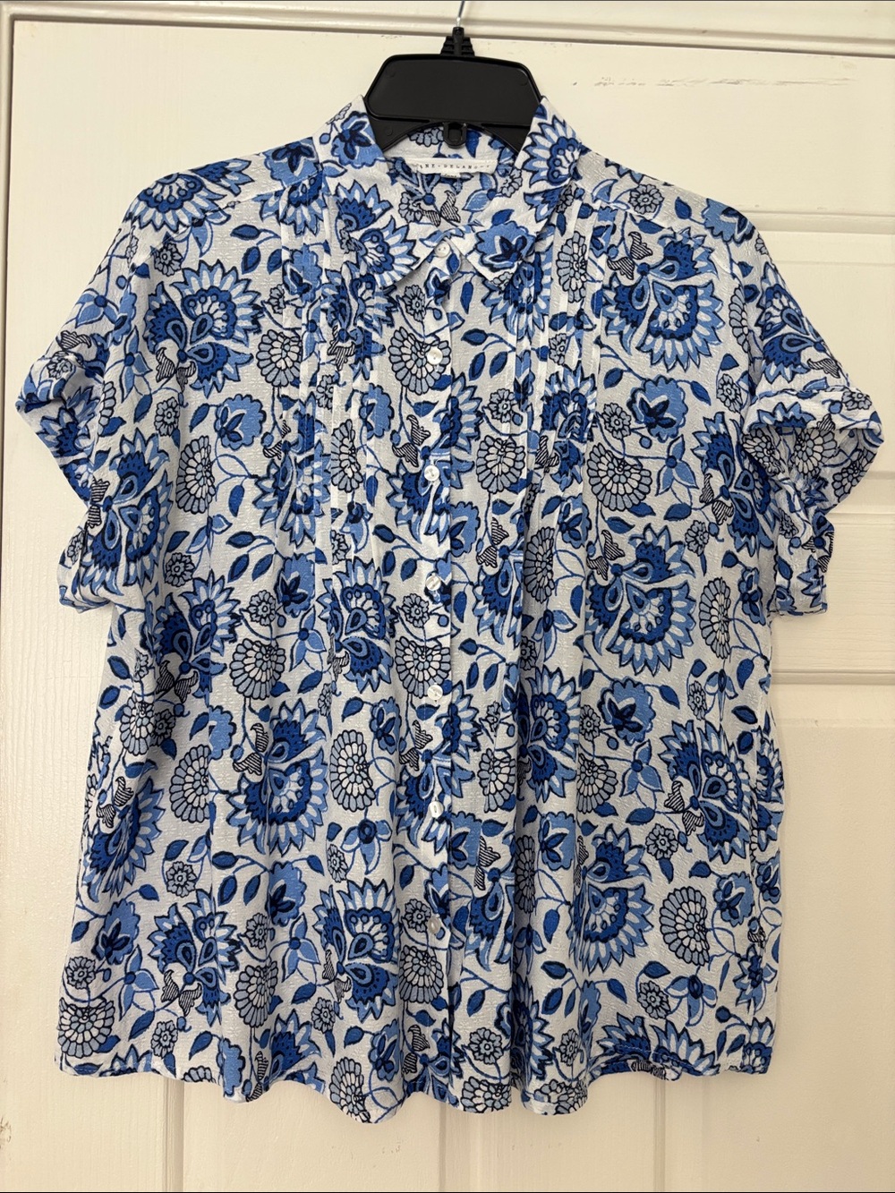 Jane + Delancey Blue Short Sleeve Floral, Lightweight Top